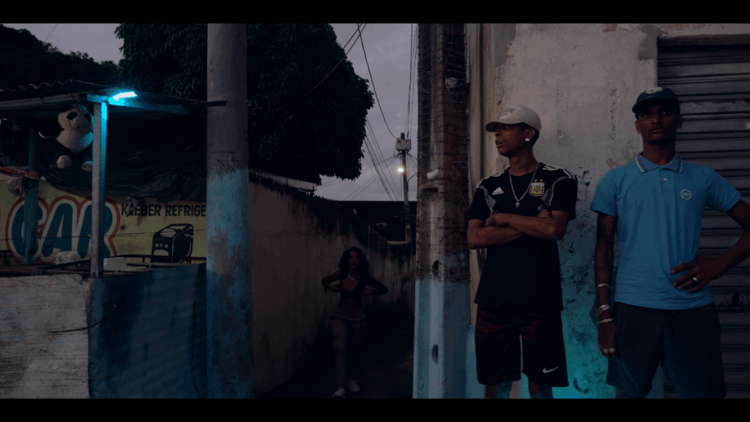 Produzido por estudantes, clipe musical de brega debate uso problemático de substâncias Produzido por estudantes, clipe musical de brega debate uso problemático de substâncias