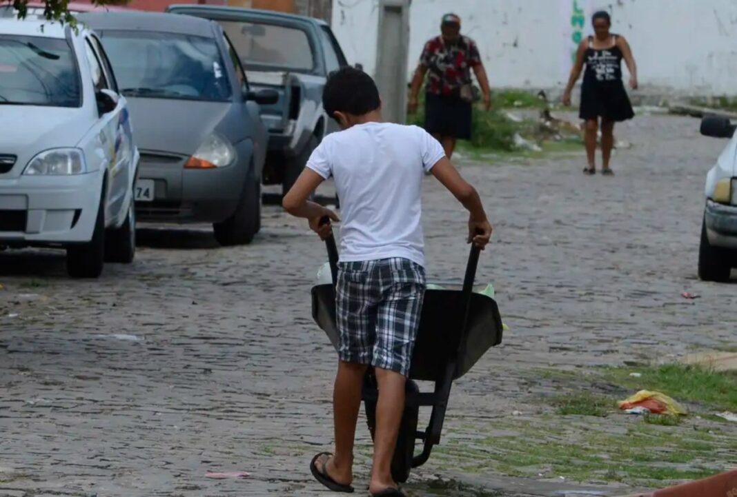 Justiça condena governo de SP a pagar multa R$ 2 milhões por incentivo ao trabalho infantil em Porto Feliz Justiça condena governo de SP a pagar multa R$ 2 milhões por incentivo ao trabalho infantil em Porto Feliz