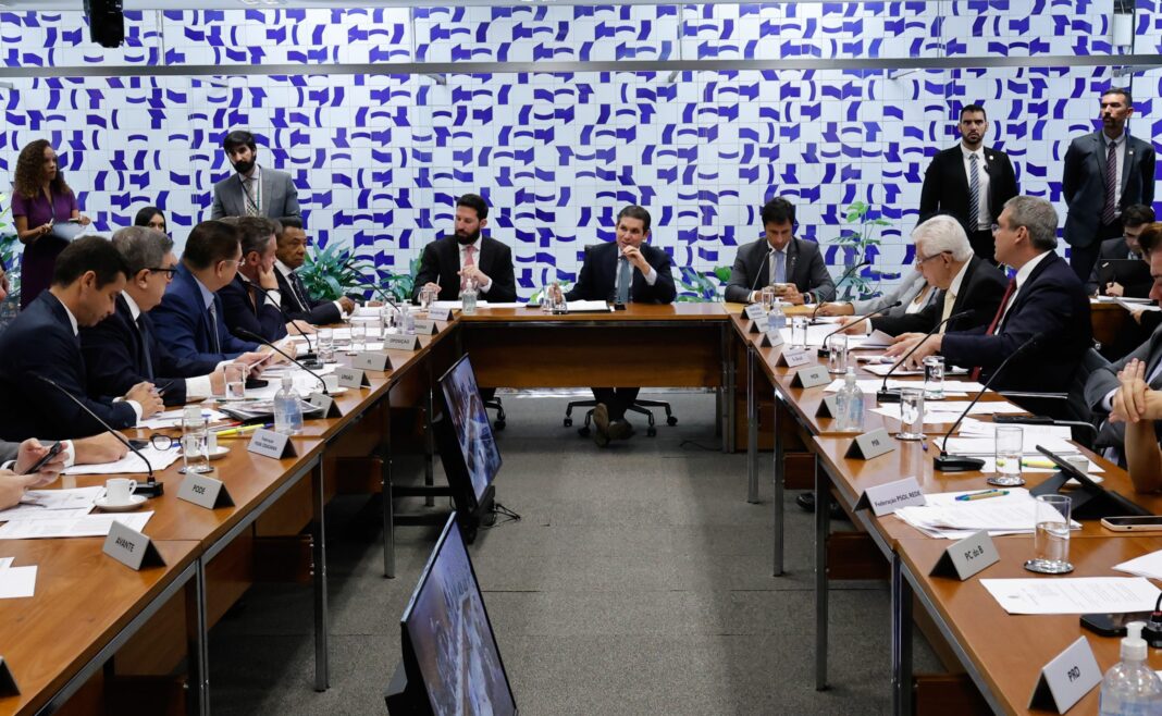 Efeito Felca: Câmara dos Deputados vai pautar urgência de proteção de crianças e adolescentes no ambiente digital Efeito Felca: Câmara dos Deputados vai pautar urgência de proteção de crianças e adolescentes no ambiente digital