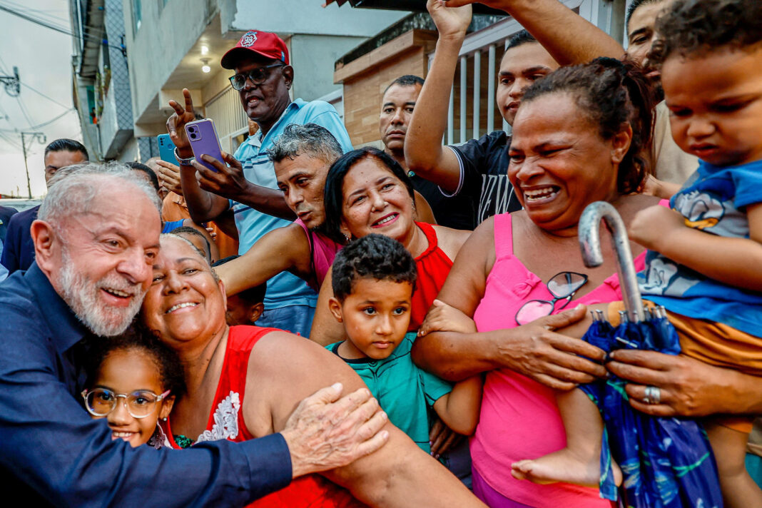 Avanços sociais marcam dois primeiros anos do governo Lula 3, com expectativa de melhora até 2026, aponta pesquisador Avanços sociais marcam dois primeiros anos do governo Lula 3, com expectativa de melhora até 2026, aponta pesquisador