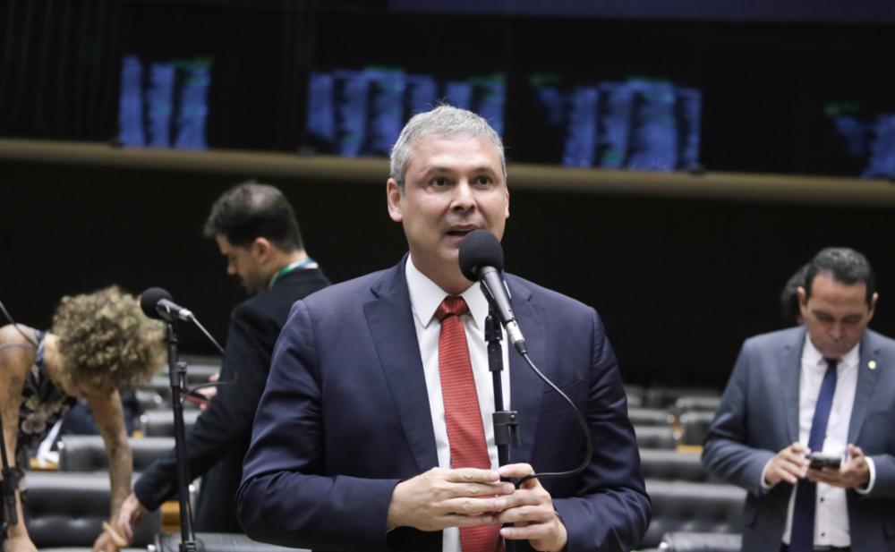 PT pede ao STF nova investigação contra família Bolsonaro por lavagem de dinheiro e organização criminosa PT pede ao STF nova investigação contra família Bolsonaro por lavagem de dinheiro e organização criminosa