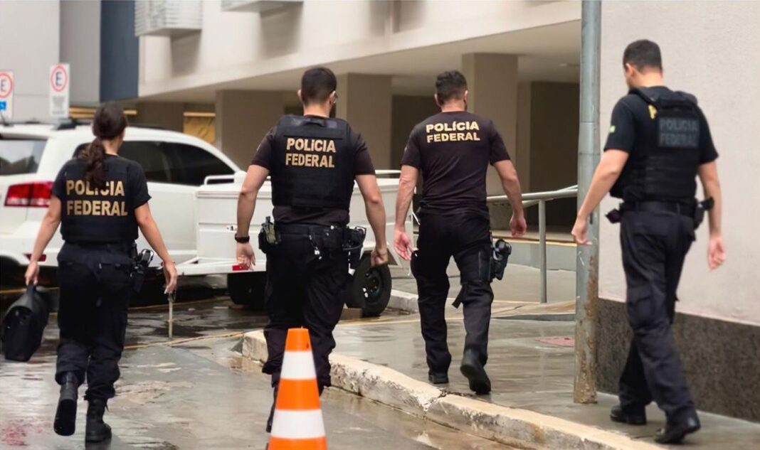 ‘Os bandidos mais perigosos usam terno e gravata’, diz advogado sobre operação contra crime organizado ‘Os bandidos mais perigosos usam terno e gravata’, diz advogado sobre operação contra crime organizado