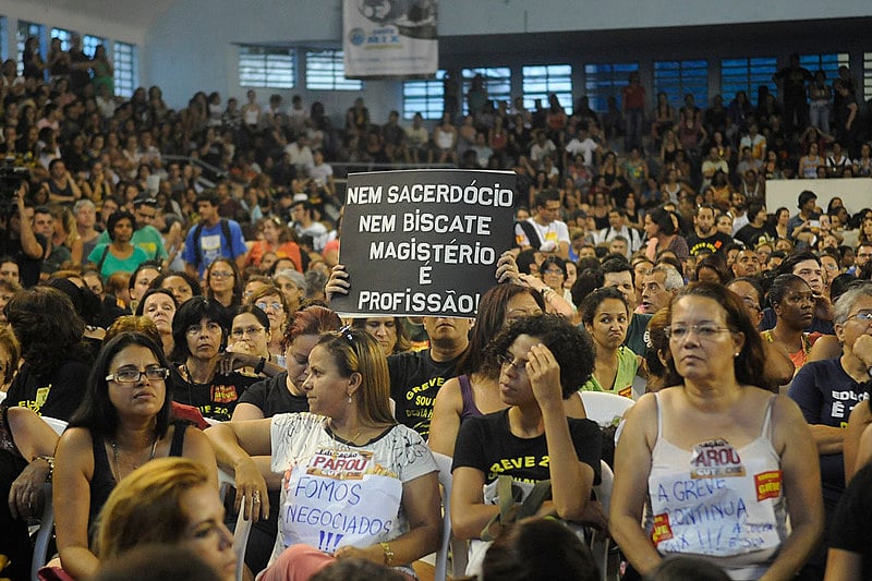 Professores miram Cláudio Castro em protesto contra ‘perseguição política’ no Rio de Janeiro Professores miram Cláudio Castro em protesto contra ‘perseguição política’ no Rio de Janeiro
