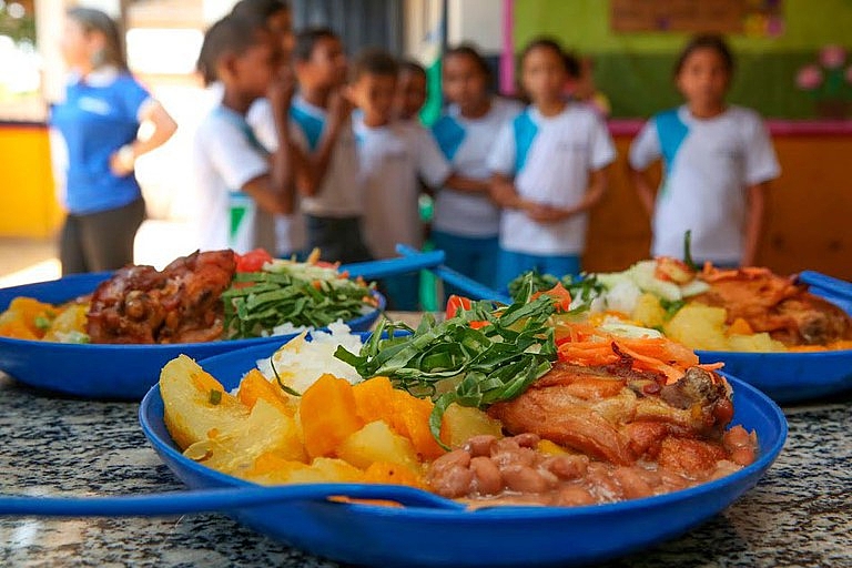Principal refeição para milhares de alunos do RJ, merenda escolar será tema de audiência pública Principal refeição para milhares de alunos do RJ, merenda escolar será tema de audiência pública