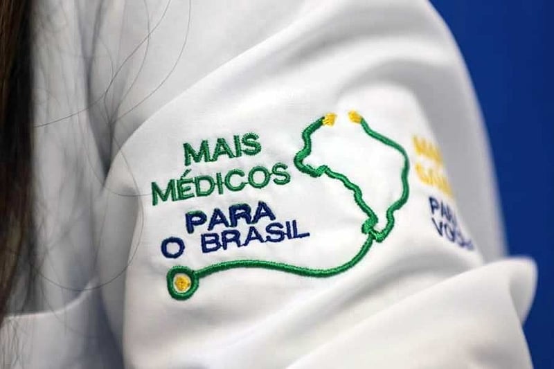 EUA revogam vistos de funcionários do governo brasileiro que trabalharam no Mais Médicos EUA revogam vistos de funcionários do governo brasileiro que trabalharam no Mais Médicos