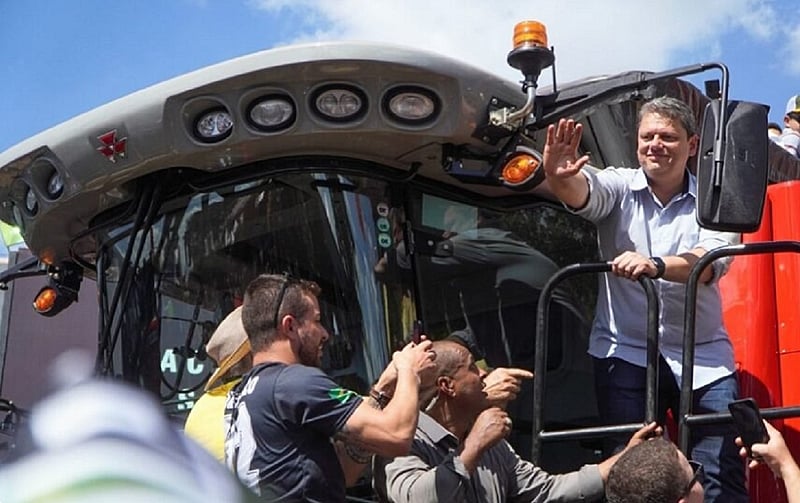 Tarcísio tenta aprovar PL que entrega terras públicas a latifundiários com até 90% de desconto Tarcísio tenta aprovar PL que entrega terras públicas a latifundiários com até 90% de desconto
