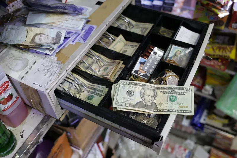 Comércio EUA/Venezuela cai pela primeira vez em 5 anos e mostra que sanções também prejudicam país de Trump Comércio EUA/Venezuela cai pela primeira vez em 5 anos e mostra que sanções também prejudicam país de Trump