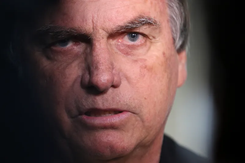 Imprensa internacional repercute prisão e nomeia Bolsonaro como liderança da ‘extrema direita’ Imprensa internacional repercute prisão e nomeia Bolsonaro como liderança da ‘extrema direita’