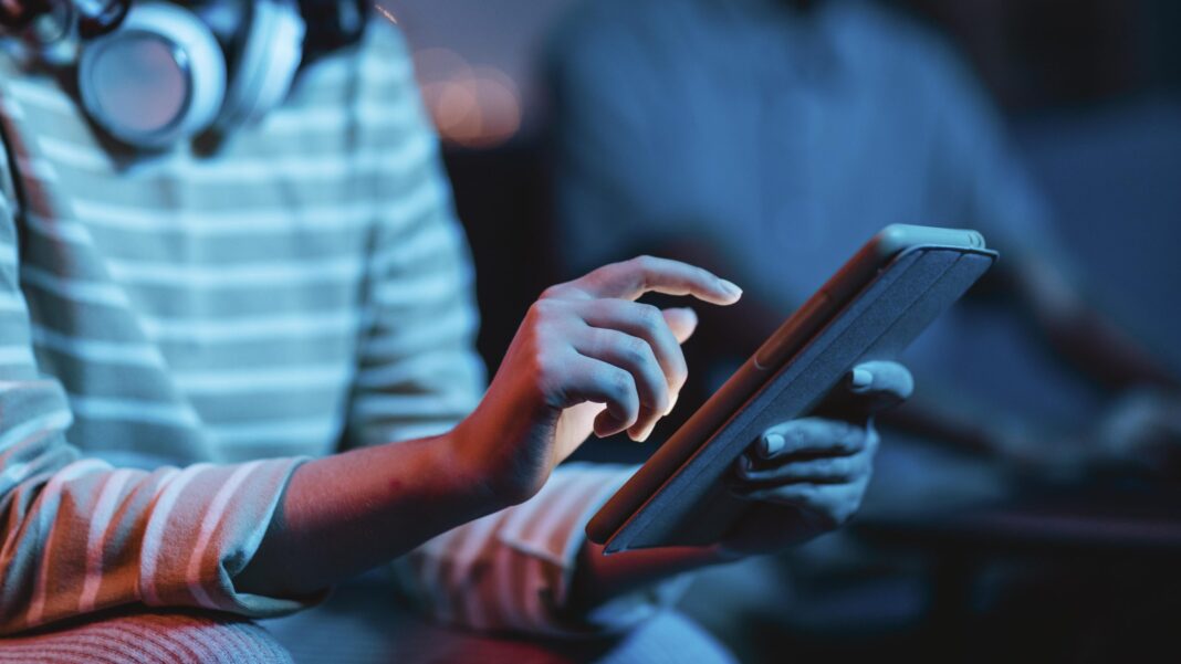 ‘Regulamentar big techs é garantir direito dos brasileiros de serem bem informados’, diz especialista ‘Regulamentar big techs é garantir direito dos brasileiros de serem bem informados’, diz especialista