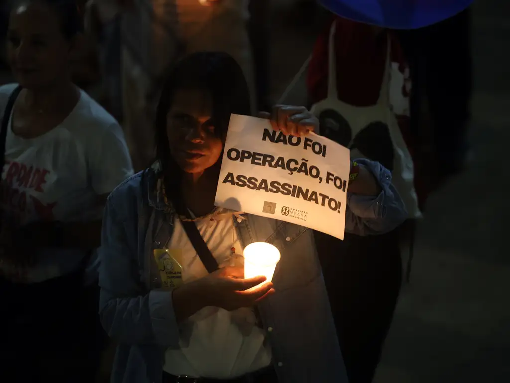 Corregedoria prende cinco PMs suspeitos de crimes durante matança no RJ Corregedoria prende cinco PMs suspeitos de crimes durante matança no RJ