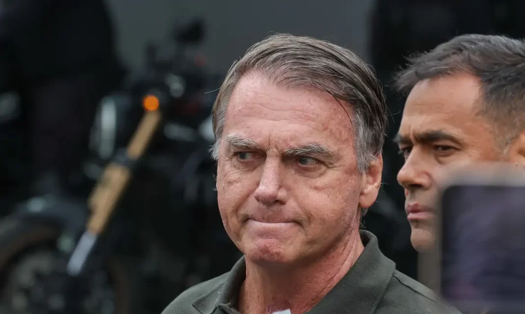 Médicos de Bolsonaro falam em ‘confusão mental’ no episódio da tornozeleira e suspendem remédio Médicos de Bolsonaro falam em ‘confusão mental’ no episódio da tornozeleira e suspendem remédio
