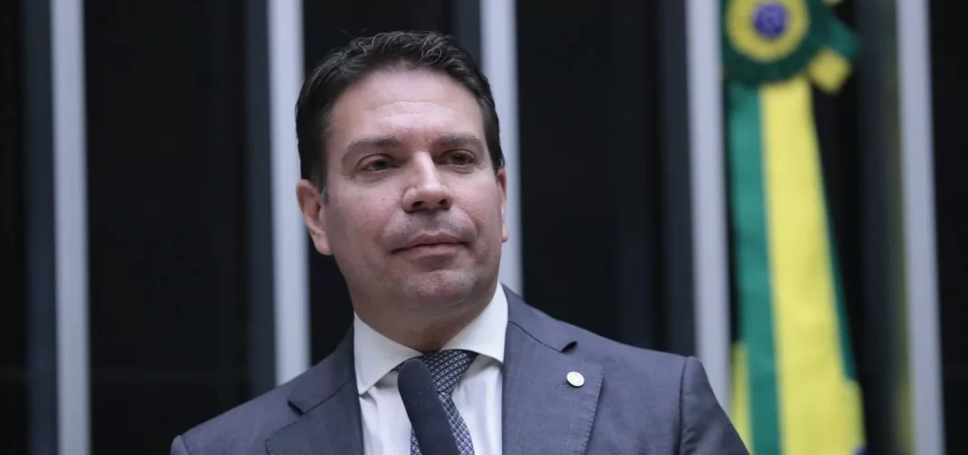 PF deve pedir inclusão de Ramagem na lista de difusão vermelha da Interpol PF deve pedir inclusão de Ramagem na lista de difusão vermelha da Interpol