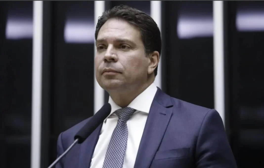Ramagem e Anderson Torres perdem os cargos de delegados da PF Ramagem e Anderson Torres perdem os cargos de delegados da PF