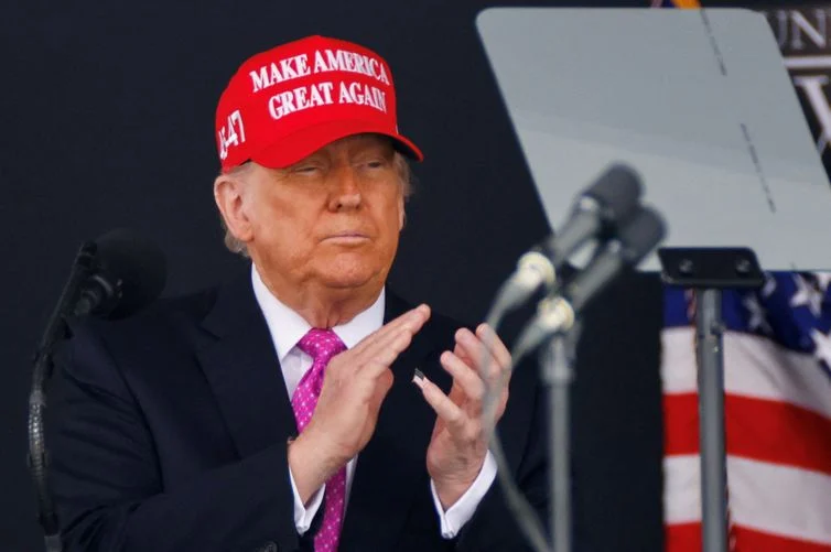 Como uma televisão assumiu um papel estratégico na ofensiva de Trump contra a democracia Como uma televisão assumiu um papel estratégico na ofensiva de Trump contra a democracia