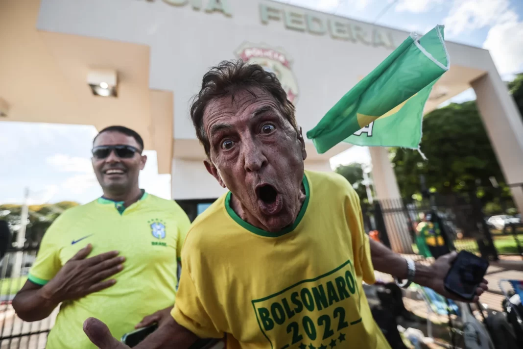 Prisão de Bolsonaro pega aliados de surpresa e dificulta mobilização de apoiadores Prisão de Bolsonaro pega aliados de surpresa e dificulta mobilização de apoiadores