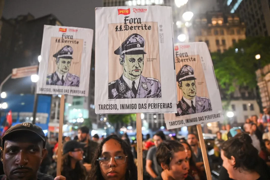 Cláudio Castro, capitão Derrite e a série “Bandidos na TV” Cláudio Castro, capitão Derrite e a série “Bandidos na TV”