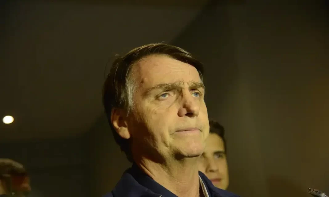Prisão de Bolsonaro ocorreu sem uso de algemas ou exposição pública por parte da PF Prisão de Bolsonaro ocorreu sem uso de algemas ou exposição pública por parte da PF