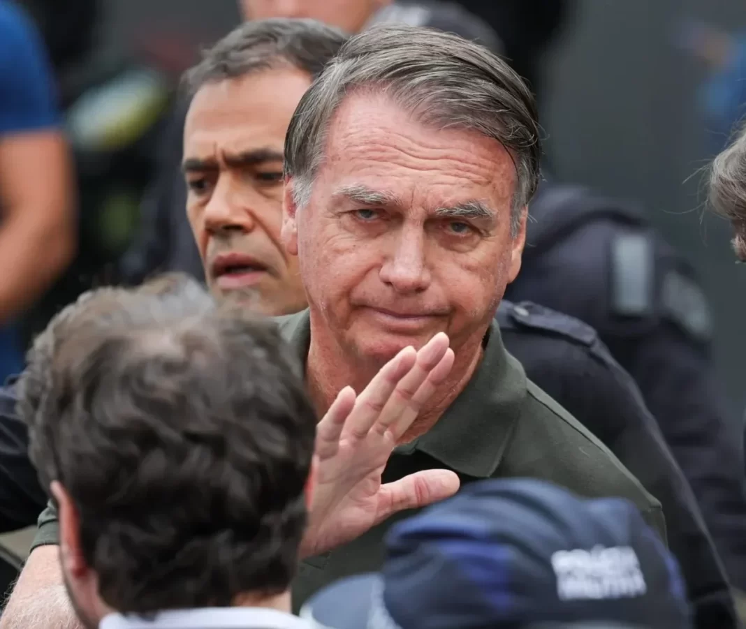 Bolsonaro passa bem por cirurgia e pode fazer novo procedimento contra soluços Bolsonaro passa bem por cirurgia e pode fazer novo procedimento contra soluços