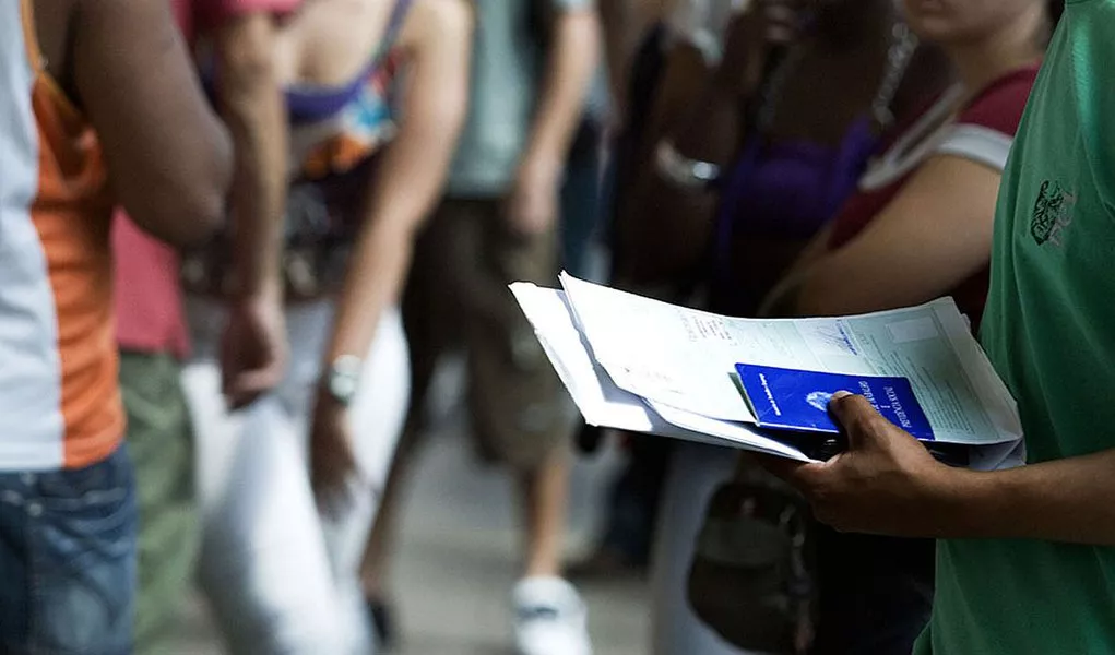 Desemprego recua para 5,4%, menor taxa desde 2012 Desemprego recua para 5,4%, menor taxa desde 2012