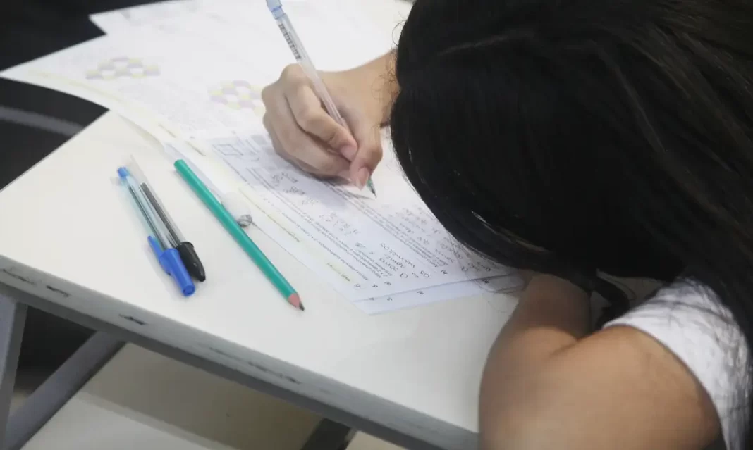 Fuvest anula questão de matemática após contestação de professores Fuvest anula questão de matemática após contestação de professores