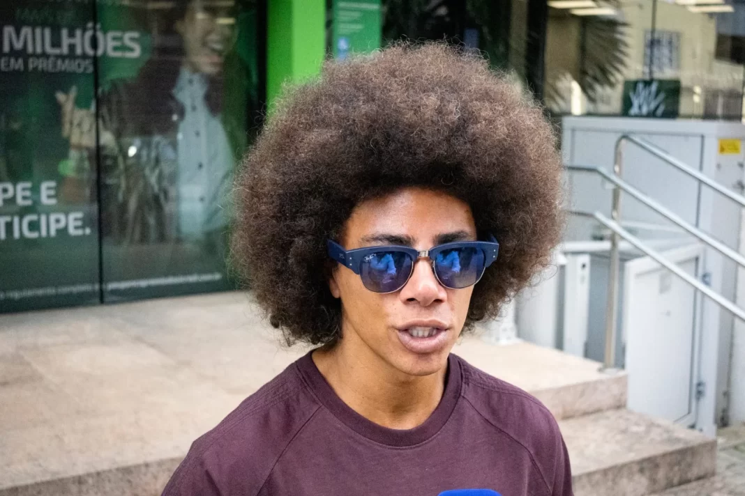 Renato Freitas atribui briga a ódio político; vídeo mostra que deputado levou primeiro tapa Renato Freitas atribui briga a ódio político; vídeo mostra que deputado levou primeiro tapa