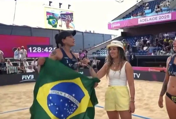 Carol Solberg comemora na TV prisão de Bolsonaro ao ganhar bronze no Mundial de Vôlei Carol Solberg comemora na TV prisão de Bolsonaro ao ganhar bronze no Mundial de Vôlei