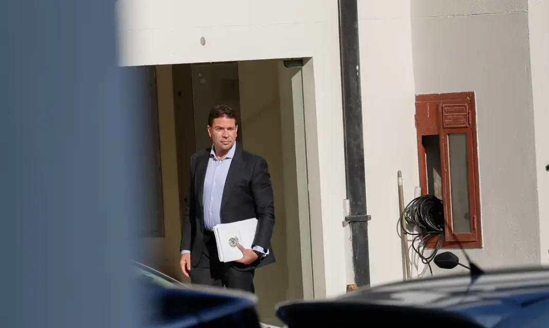 Moraes envia ao MJ formalização da extradição de Ramagem Moraes envia ao MJ formalização da extradição de Ramagem