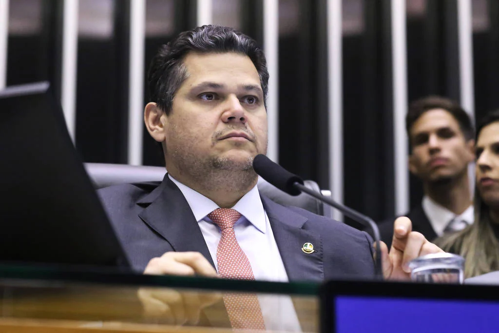 Senado adia nova lei do impeachment após reação de oposição, militares e MP Senado adia nova lei do impeachment após reação de oposição, militares e MP