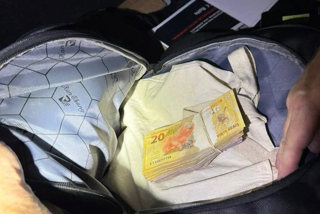 Policiais do Denarc são presos sob suspeita de receber propina do PCC para interromper investigação Policiais do Denarc são presos sob suspeita de receber propina do PCC para interromper investigação