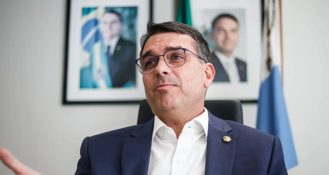 Anotações da cúpula do PL sobre palanques de Flávio sugerem troca de vice de Tarcísio Anotações da cúpula do PL sobre palanques de Flávio sugerem troca de vice de Tarcísio