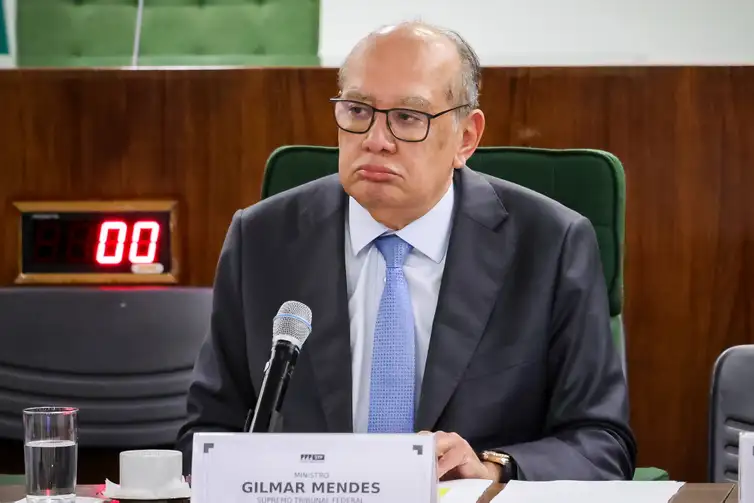 Gilmar Mendes limita pedidos de impeachment contra ministros do STF Gilmar Mendes limita pedidos de impeachment contra ministros do STF