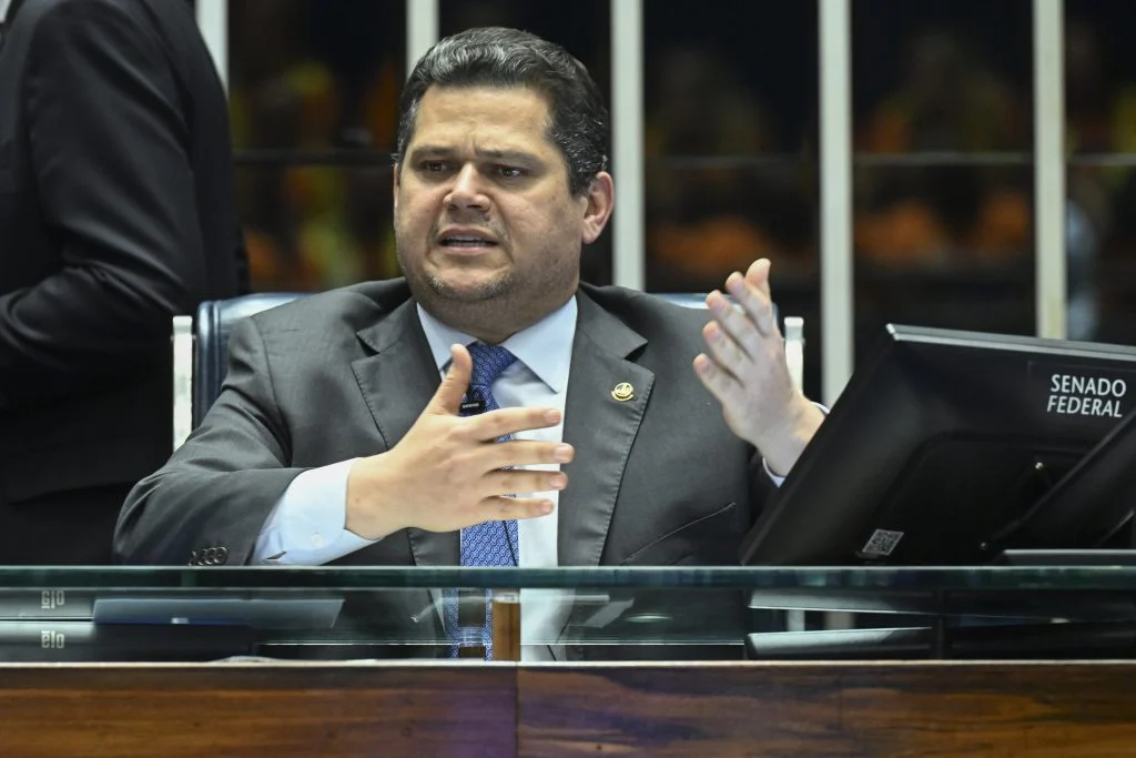 Davi Alcolumbre cancela sabatina de Messias sob risco de derrota no Plenário Davi Alcolumbre cancela sabatina de Messias sob risco de derrota no Plenário