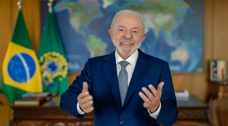 Lula diz na TV que isenção do IR vai injetar R$ 28 bi na economia Lula diz na TV que isenção do IR vai injetar R$ 28 bi na economia