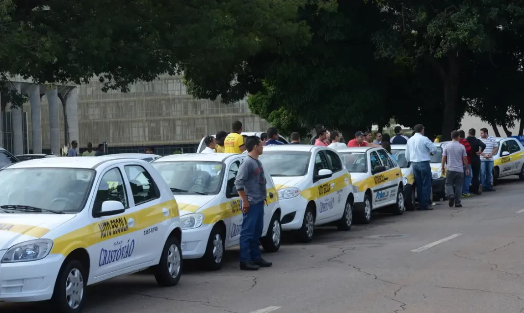 Autoescolas deixam de ser obrigatórias: o que acontece com quem já pagou? Autoescolas deixam de ser obrigatórias: o que acontece com quem já pagou?