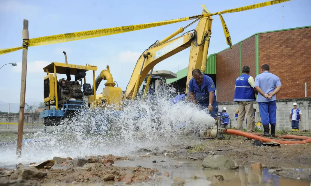 Desperdício de água no Brasil deixa de abastecer 50 milhões de pessoas Desperdício de água no Brasil deixa de abastecer 50 milhões de pessoas