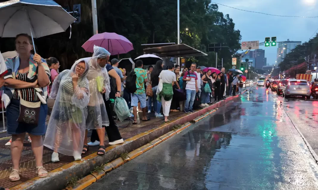 Chuva forte atinge quase todo o país com avanço de baixa pressão e instabilidades Chuva forte atinge quase todo o país com avanço de baixa pressão e instabilidades