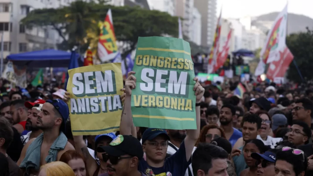 Aprovação do PL da Dosimetria gera onda de protestos; ato é marcado para dia 14 em SP Aprovação do PL da Dosimetria gera onda de protestos; ato é marcado para dia 14 em SP