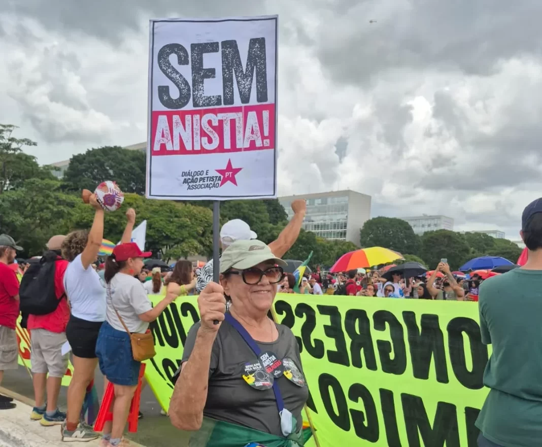 Povo nas ruas em dezenas de cidades contra PL da Dosimetria Povo nas ruas em dezenas de cidades contra PL da Dosimetria