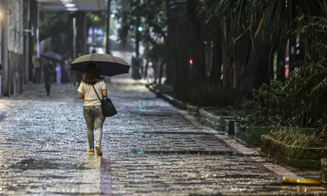 Saiba em que regiões do Brasil deve chover acima da média no verão Saiba em que regiões do Brasil deve chover acima da média no verão