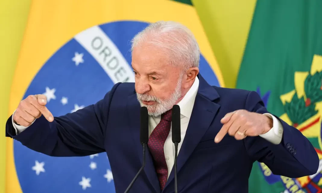 Lula vai definir candidato que disputará Senado com Carlos Bolsonaro Lula vai definir candidato que disputará Senado com Carlos Bolsonaro