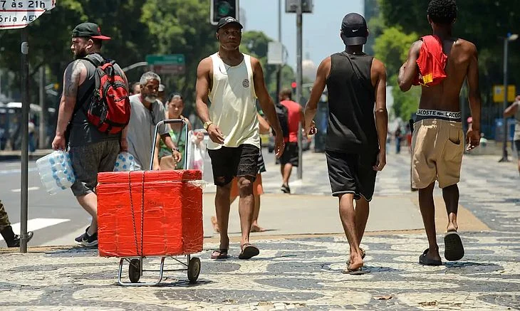 Calor intenso atinge boa parte do país nesta quinta Calor intenso atinge boa parte do país nesta quinta