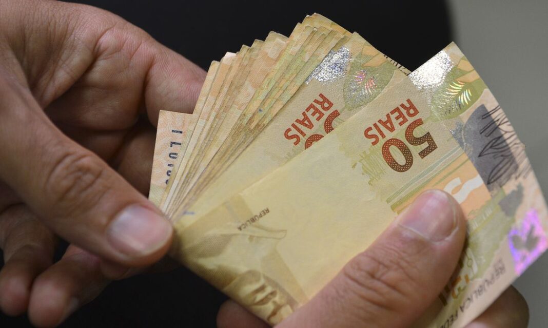 Cerca de 95,3 milhões de pessoas recebem 2ª parcela do décimo terceiro Cerca de 95,3 milhões de pessoas recebem 2ª parcela do décimo terceiro