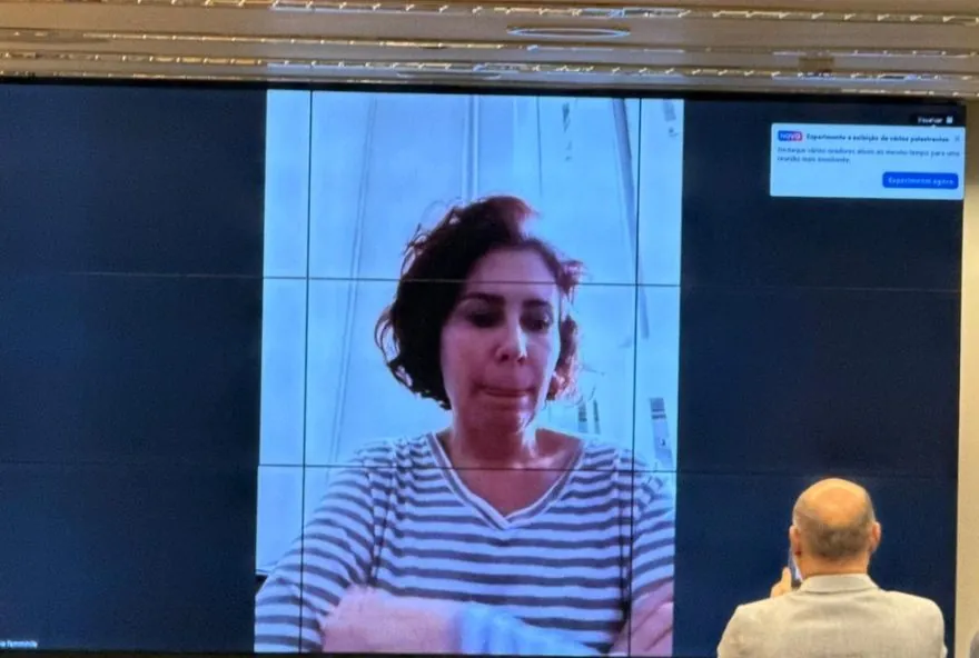 Carla Zambelli é agredida em prisão na Itália e defesa consegue transferência de cela Carla Zambelli é agredida em prisão na Itália e defesa consegue transferência de cela