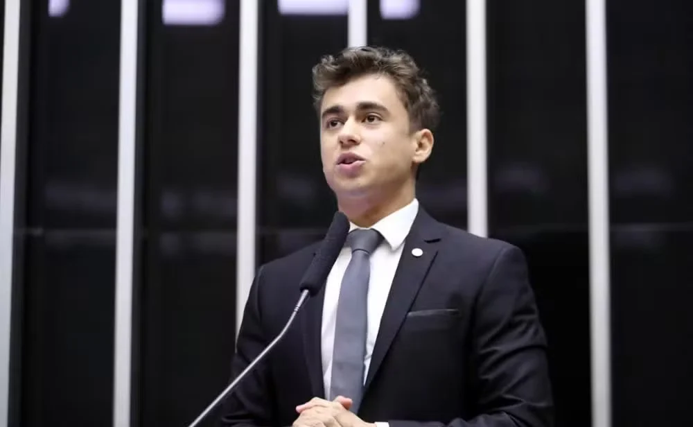 Recuo de Trump racha direita e Nikolas xinga aliado: ‘Bosta’ Recuo de Trump racha direita e Nikolas xinga aliado: ‘Bosta’