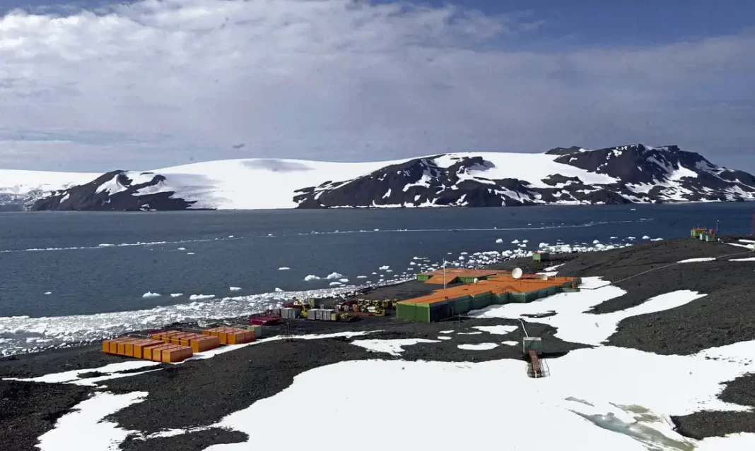 Mapeamento inédito revela extensão de área livre de gelo na Antártica Mapeamento inédito revela extensão de área livre de gelo na Antártica