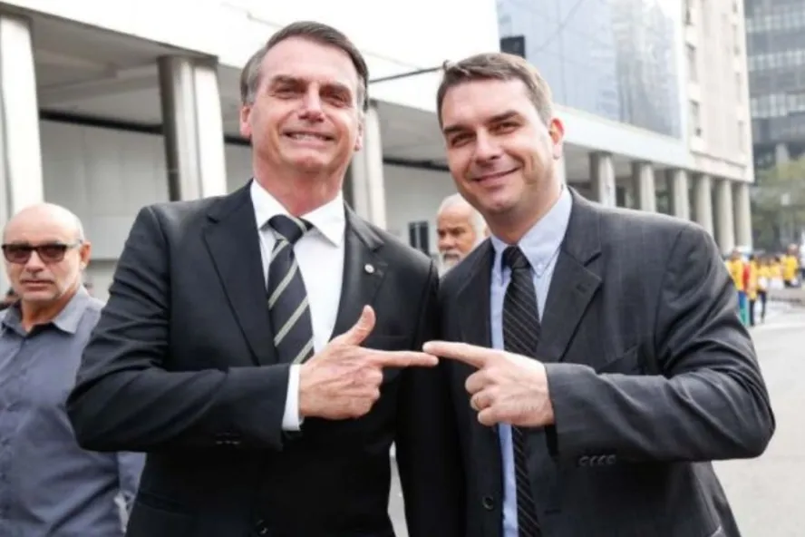 Bolsonaro confirma em carta indicação de Flávio como pré-candidato e cita ‘continuidade’ Bolsonaro confirma em carta indicação de Flávio como pré-candidato e cita ‘continuidade’