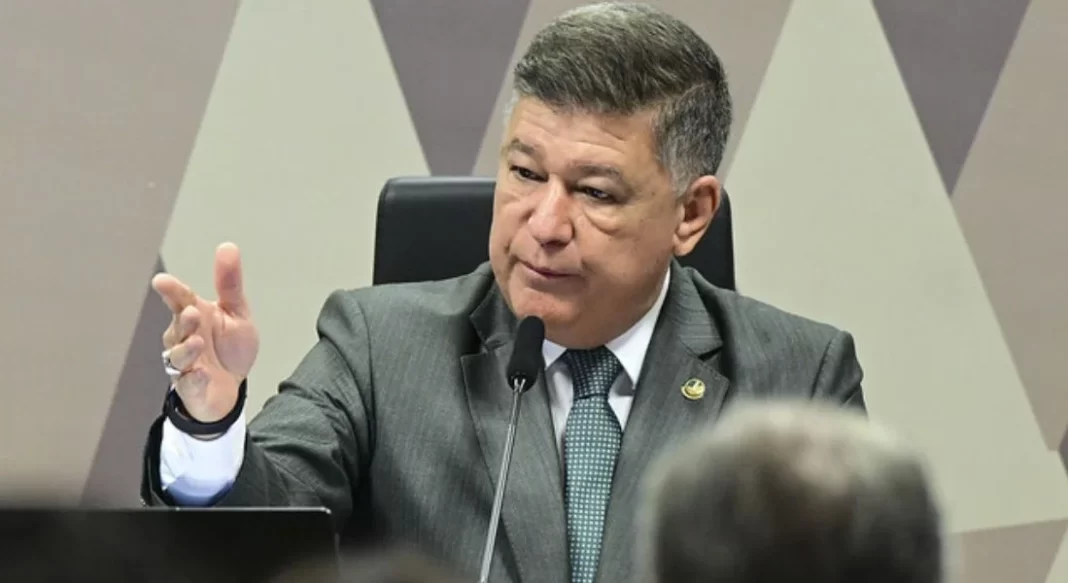 Presidente da CPI do INSS quer deixar o país vulnerável a golpes de Estado Presidente da CPI do INSS quer deixar o país vulnerável a golpes de Estado