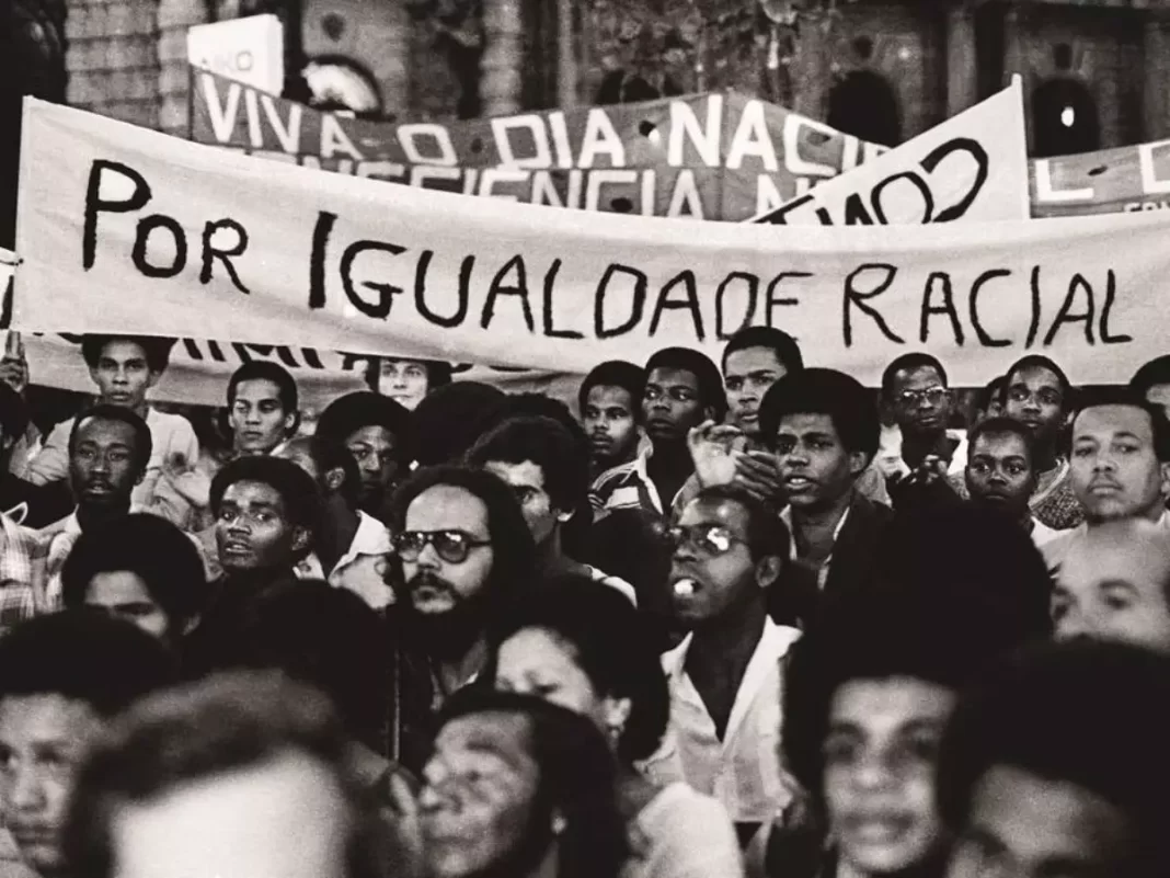 Movimento Negro ressignificou o conteúdo e a forma dos direitos humanos no Brasil Movimento Negro ressignificou o conteúdo e a forma dos direitos humanos no Brasil