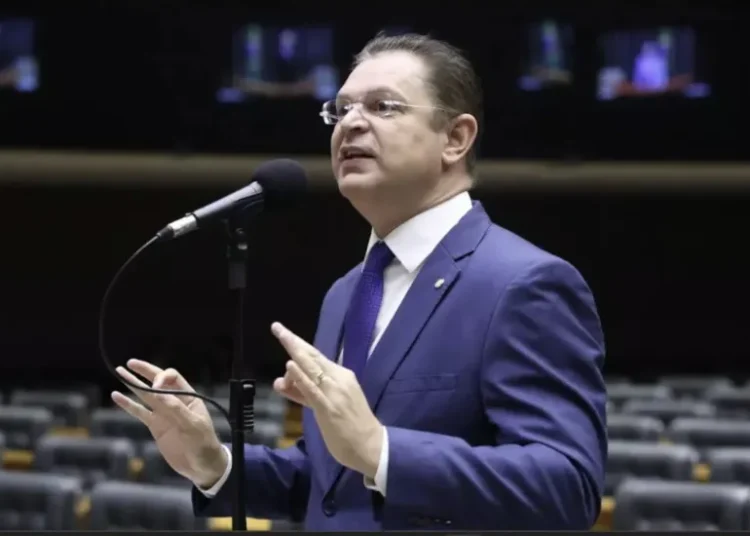 Líder do PL assinou escritura de venda de imóvel 11 dias após apreensão de dinheiro Líder do PL assinou escritura de venda de imóvel 11 dias após apreensão de dinheiro