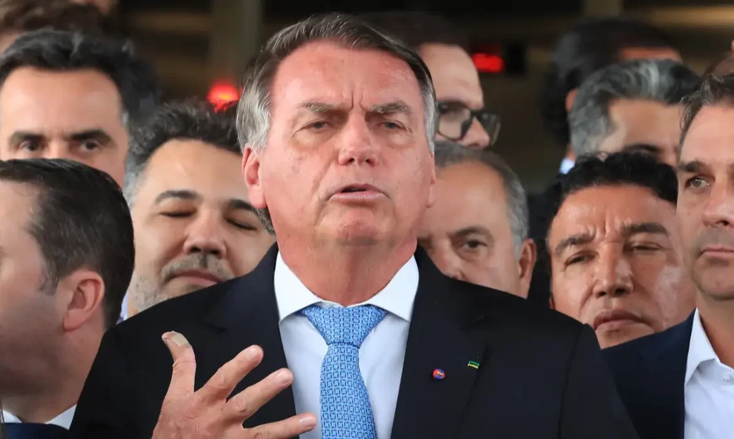 Bolsonaro passa por nova intervenção cirúrgica para tratar crise de soluços Bolsonaro passa por nova intervenção cirúrgica para tratar crise de soluços